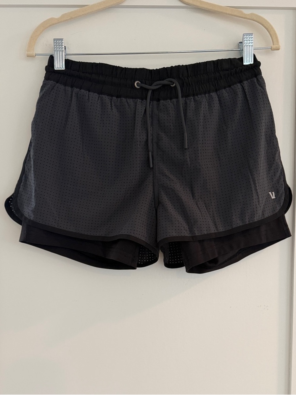 Vuori Breeze Performance Shorts Black and Gray| Size XSmall